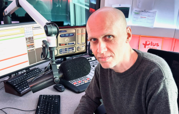 Mariusz Syta wydawcą w newsroomie radiowym Grupy ZPR Media